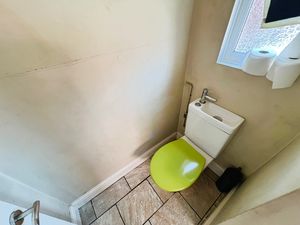 Guest Wc- click for photo gallery
